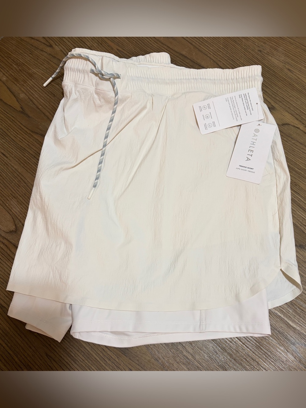 *NWT* Athleta Trekkie Skort Jupe-Short Trekkie. Size: 22. Color: Magnolia White